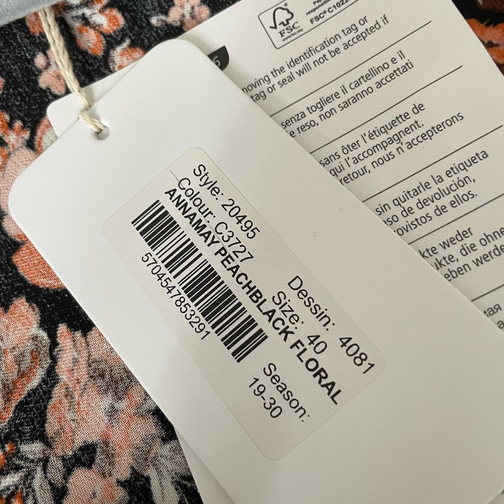 NWT FLORAL DRESS - Picture 4 of 7